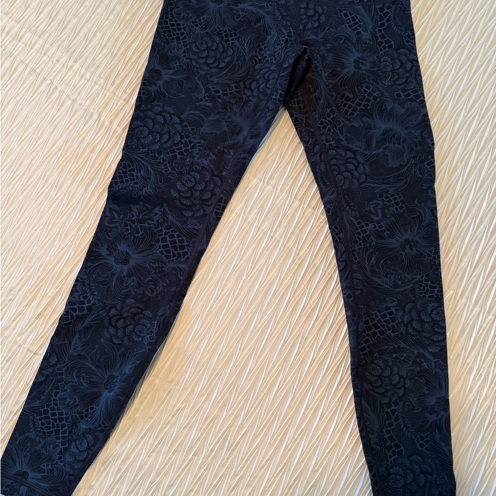 LULULEMON full length leggings Women's Black/navy Floral print Leggings